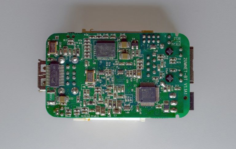 ce inseamna input si output