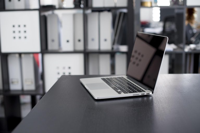 cum aleg un laptop